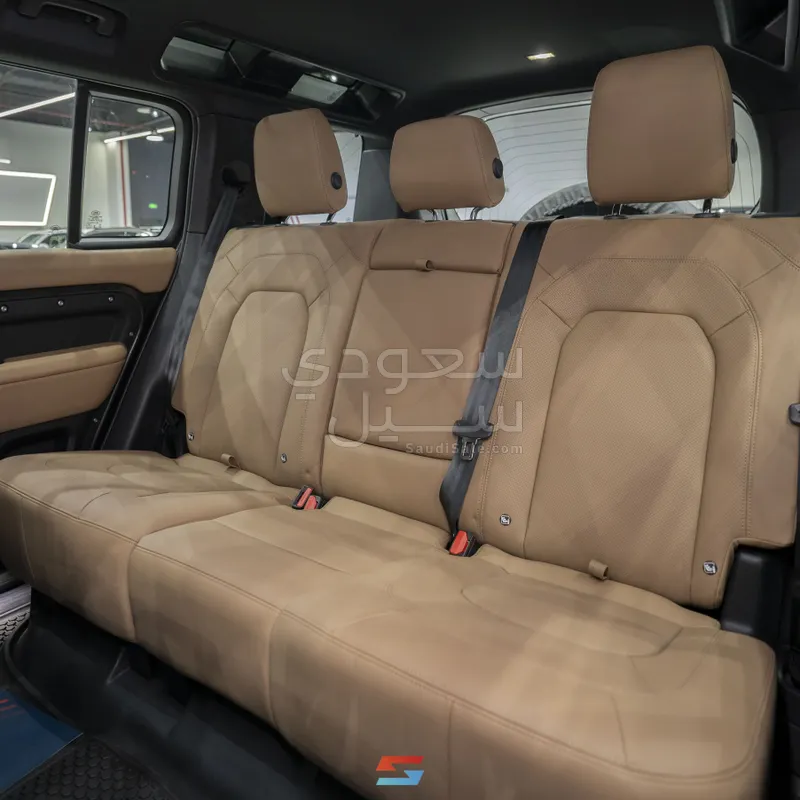 2026 لاند روفر ديفيندر 110