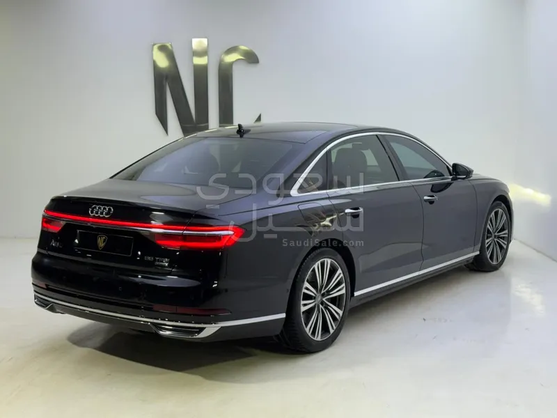 2019 اودي اي 8 ال