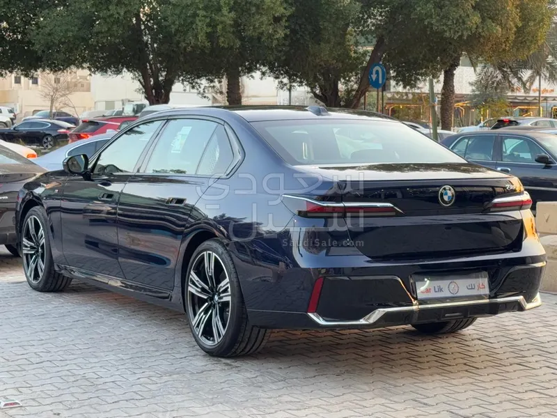 2023 بي ام دبليو الفئة السابعة 735أي