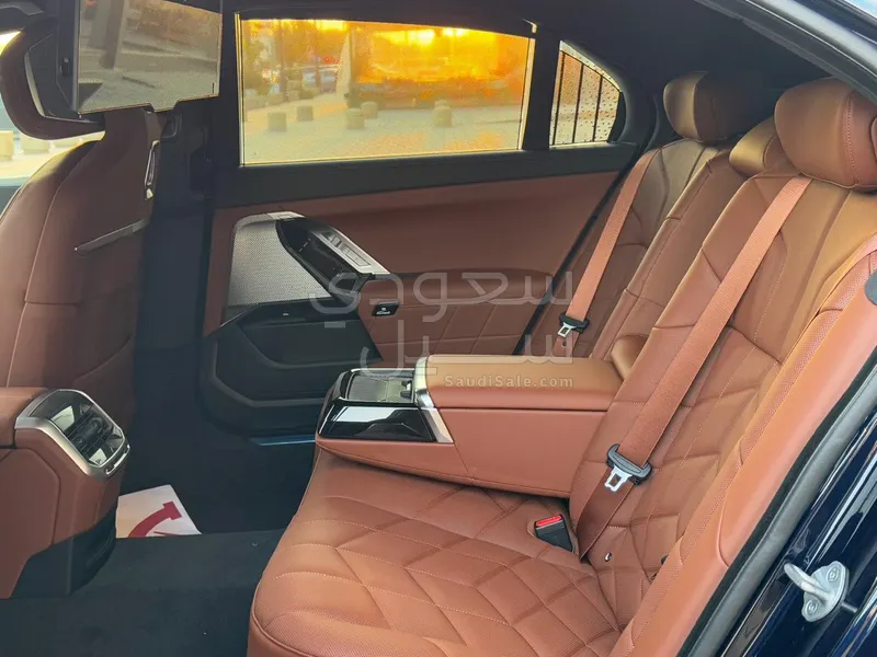 2023 بي ام دبليو الفئة السابعة 735أي