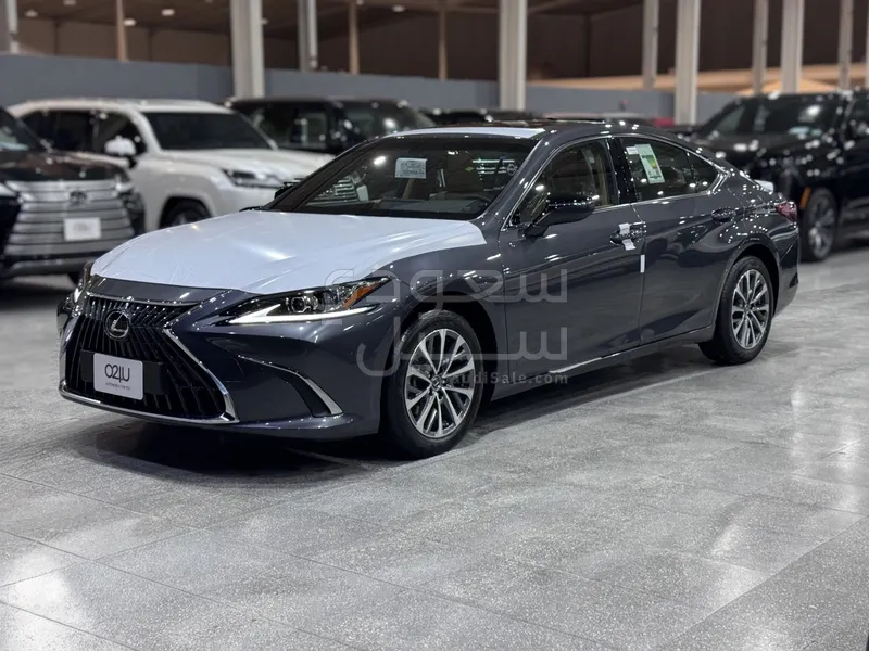 2025 لكزس إي إس 300 هايبرد