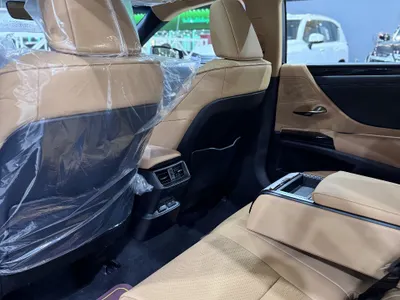 2025 لكزس إي إس 300 هايبرد