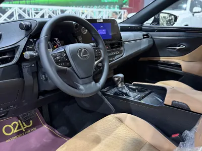 2025 لكزس إي إس 300 هايبرد