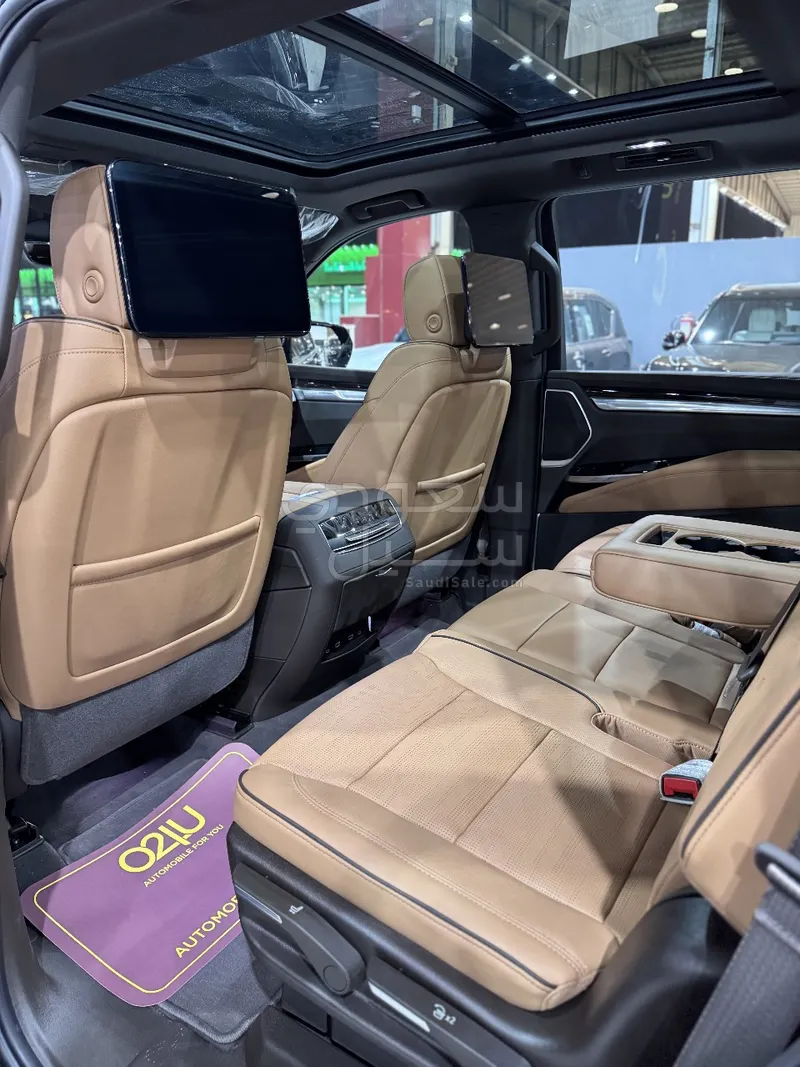 2025 كاديلاك اسكاليد