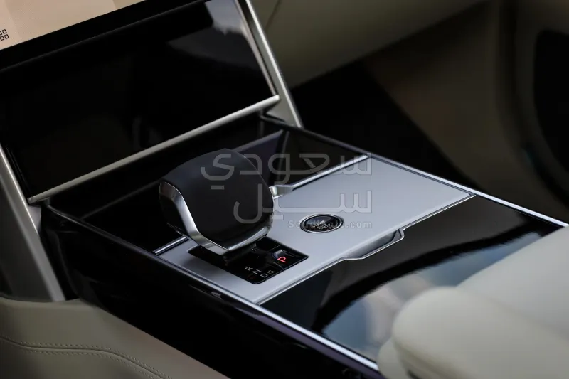 2025 لاند روفر رينج روفر اوتوبيوغرافي