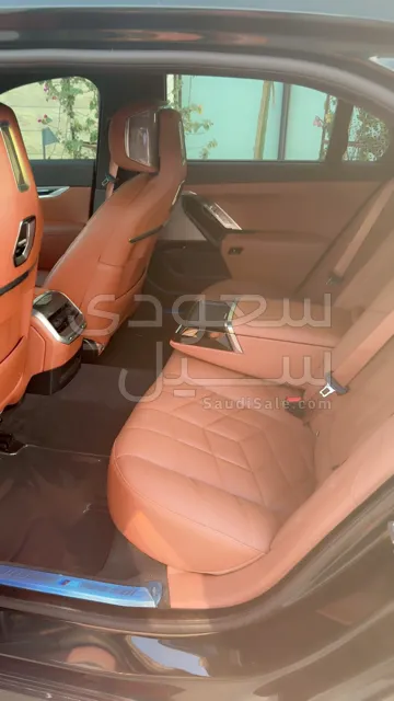 2025 بي ام دبليو الفئة السابعة 735 إل أي