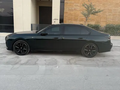 2025 بي ام دبليو الفئة السابعة 735 إل أي