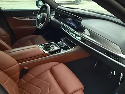 2025 بي ام دبليو الفئة السابعة 735 إل أي