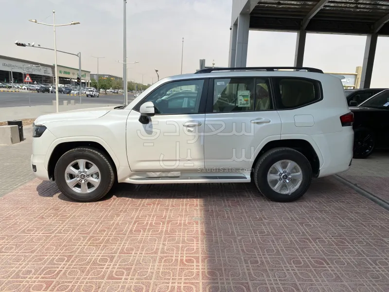 2025 تويوتا لاند كروزر جي اكس ار2
