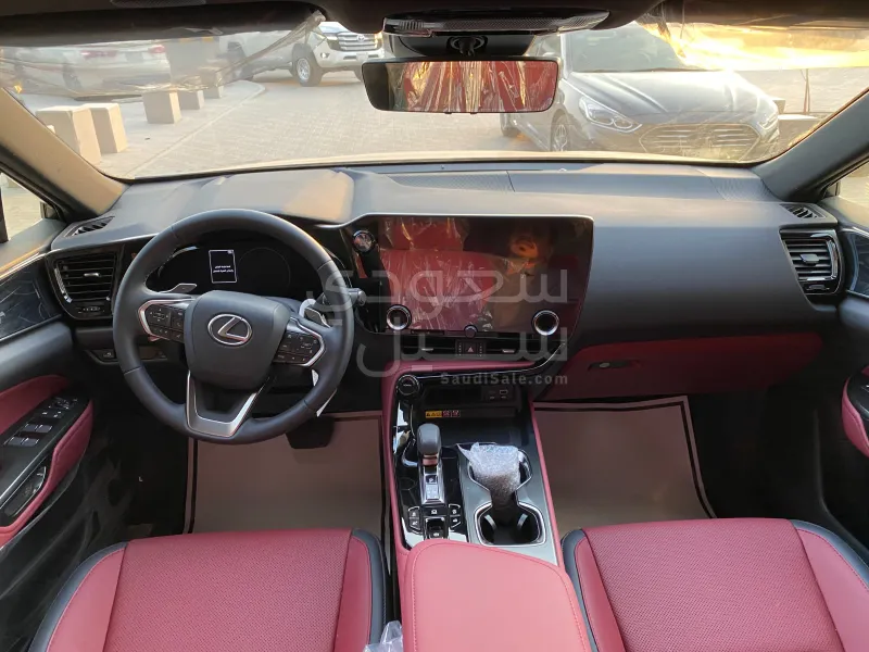2025 لكزس إن إكس 350