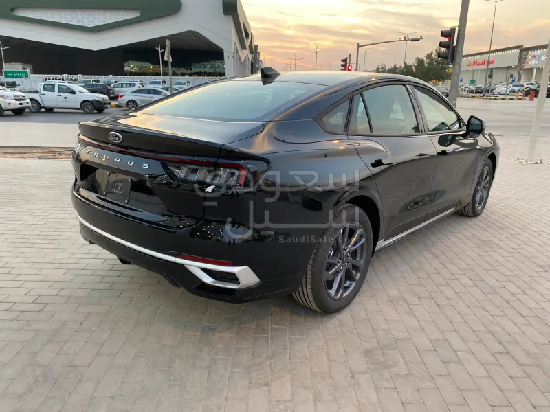 2026 فورد توروس ترند