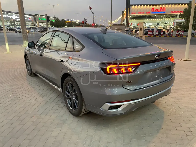 2026 فورد توروس ترند