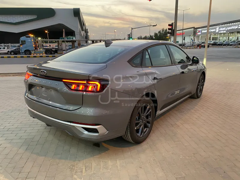 2026 فورد توروس ترند