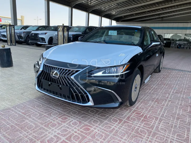 2025 لكزس إي إس 250