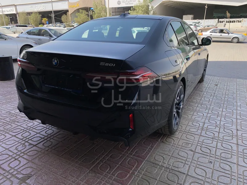 2026 بي ام دبليو الفئة الخامسة 520 أي