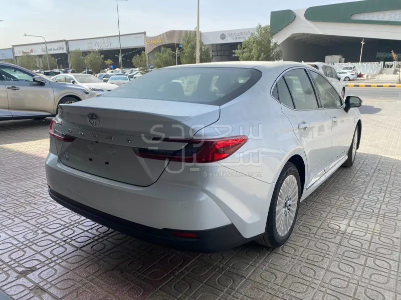 2025 تويوتا كامري ال اي