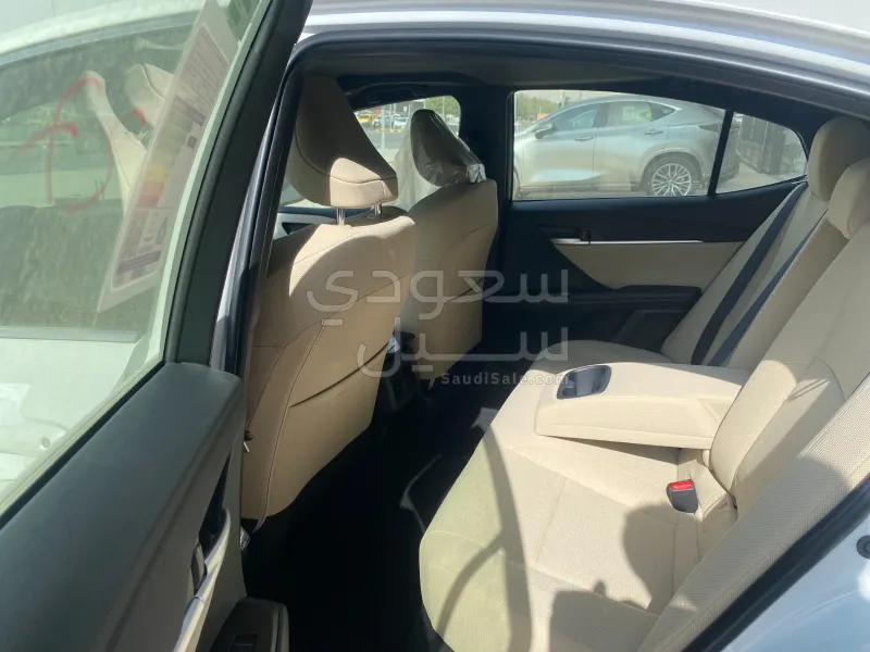 2025 تويوتا كامري ال اي