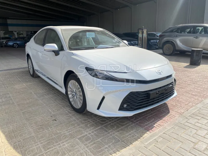 2025 تويوتا كامري ال اي