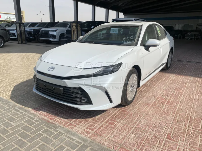 2025 تويوتا كامري ال اي