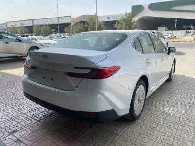 2025 تويوتا كامري ال اي