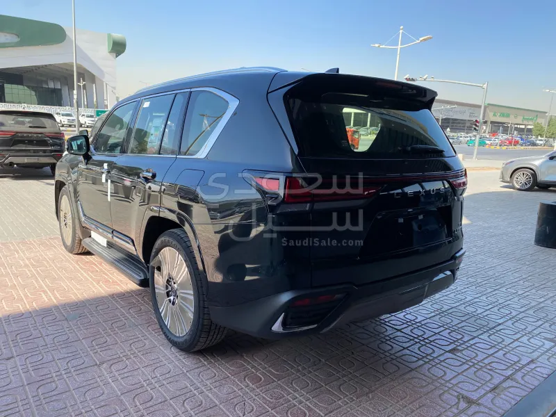 2025 لكزس إل إكس 600