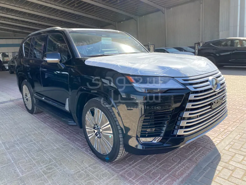 2025 لكزس إل إكس 600