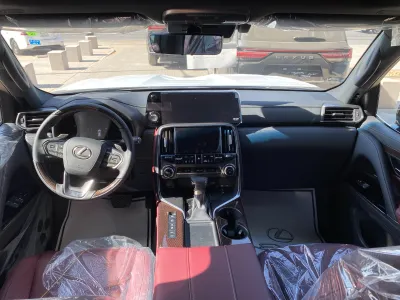 2025 لكزس إل إكس 600