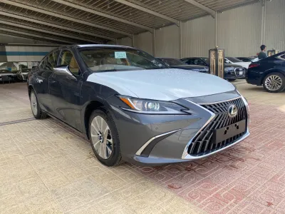 2025 لكزس إي إس 250