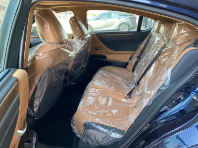 2025 لكزس إي إس 350