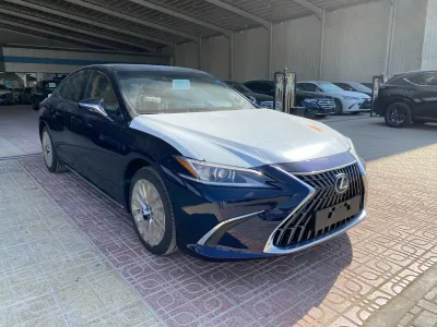 2025 لكزس إي إس 350