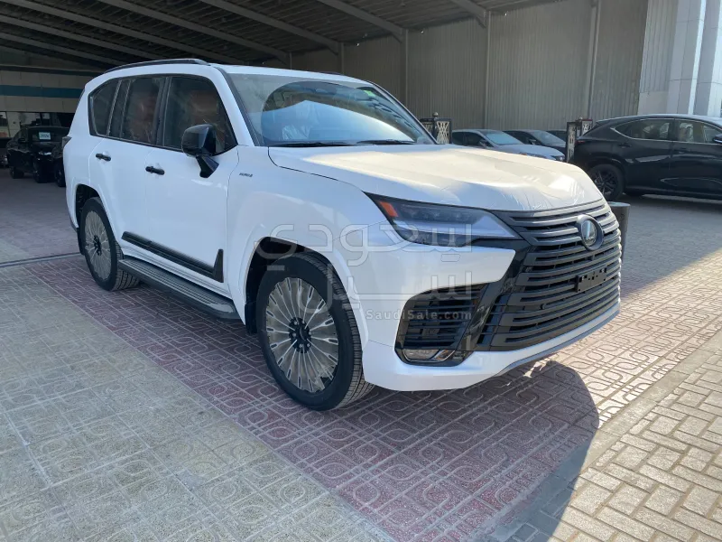 2025 لكزس إل إكس 570 بلاك اديشن