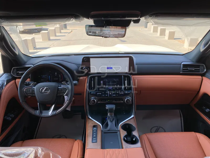 2025 لكزس إل إكس 570 بلاك اديشن