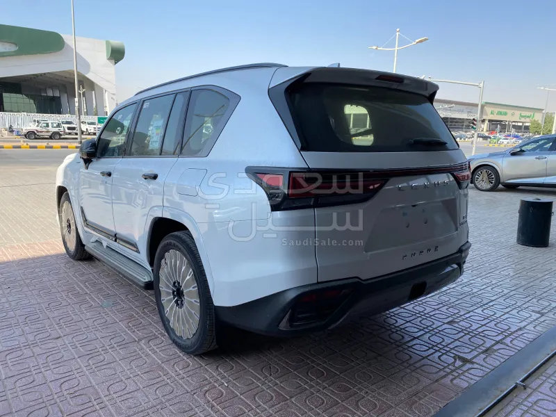 2025 لكزس إل إكس 570 بلاك اديشن