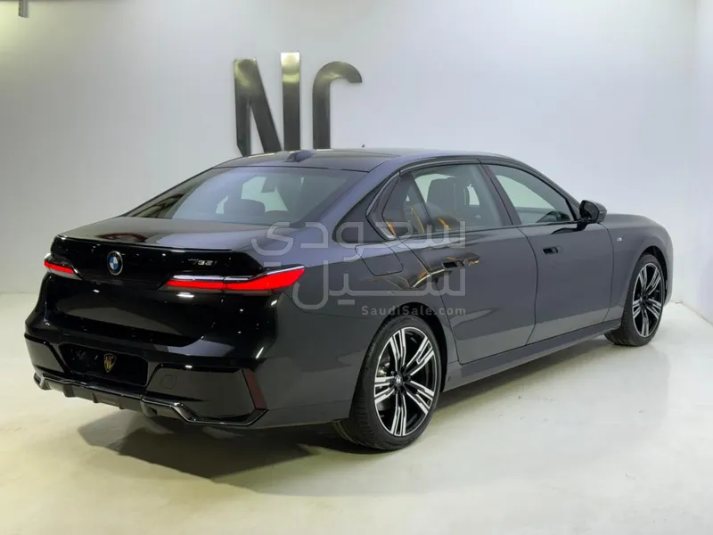 2026 بي ام دبليو الفئة السابعة 735أي