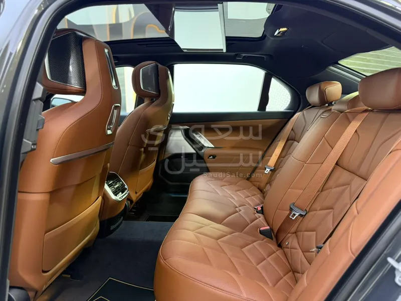 2026 بي ام دبليو الفئة السابعة 735أي