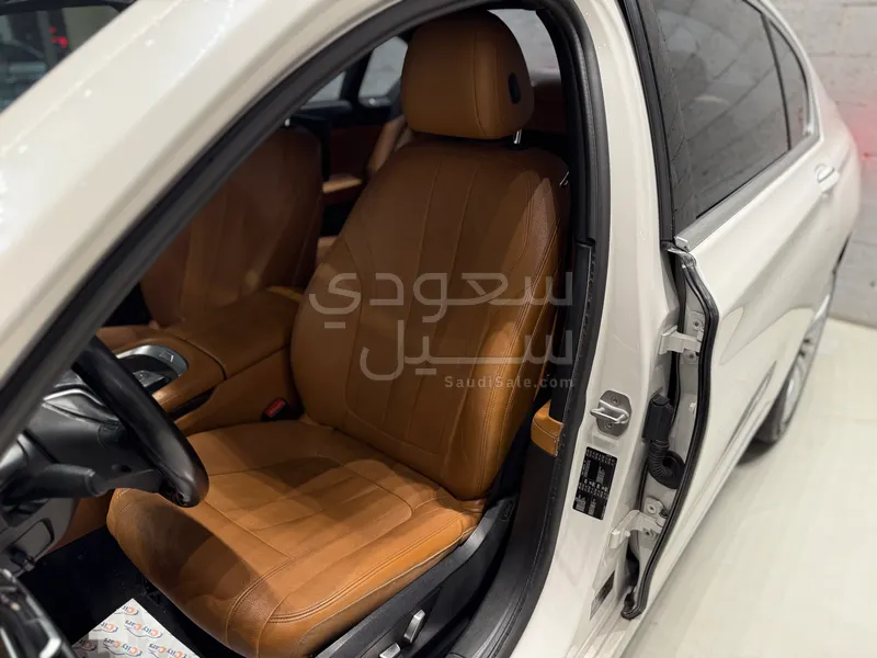 2016 بي ام دبليو الفئة السابعة 730 إل أي