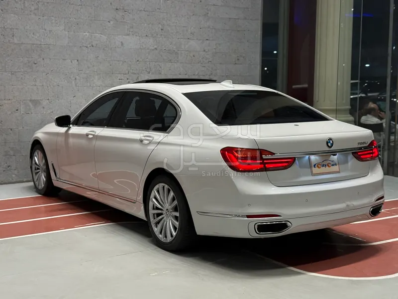 2016 بي ام دبليو الفئة السابعة 730 إل أي