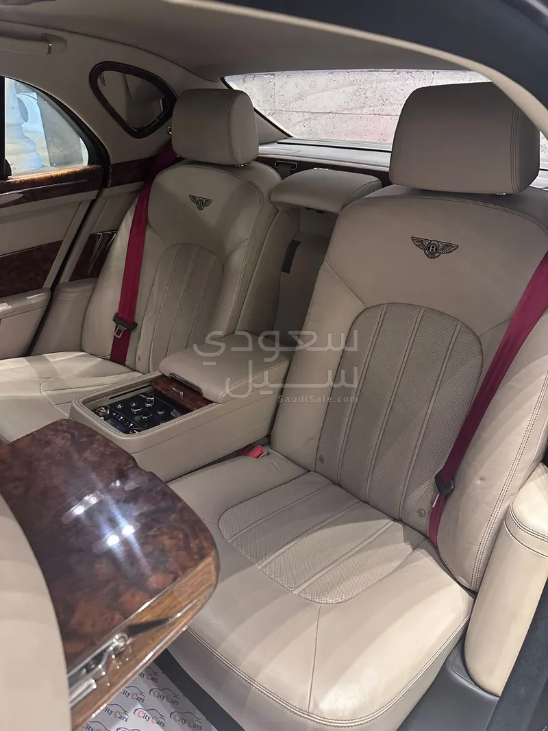 2011 بنتلي مولسان