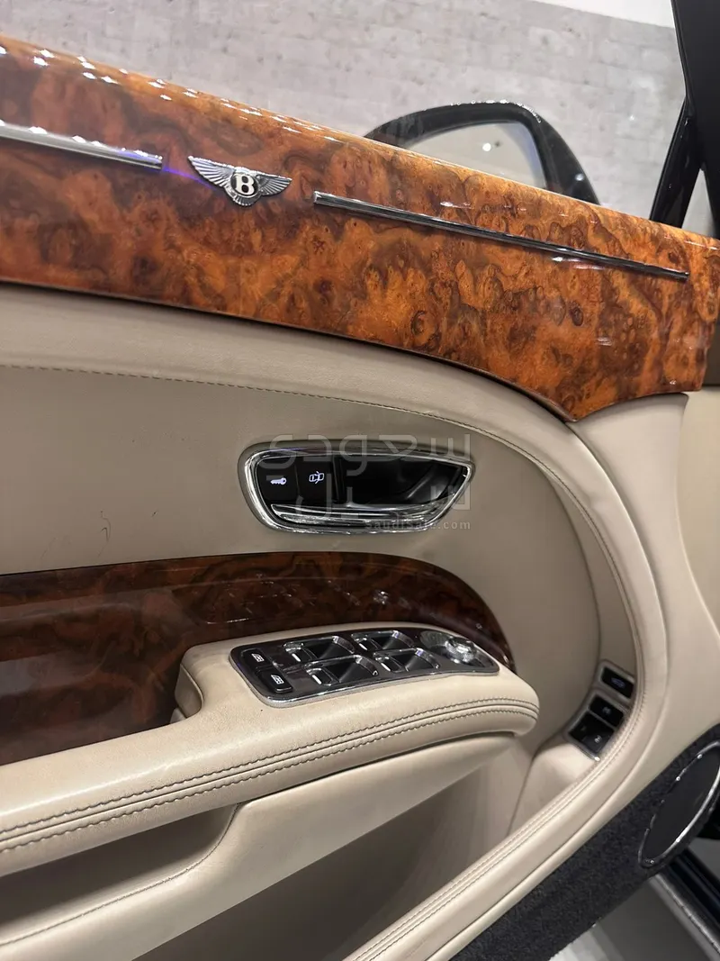 2011 بنتلي مولسان