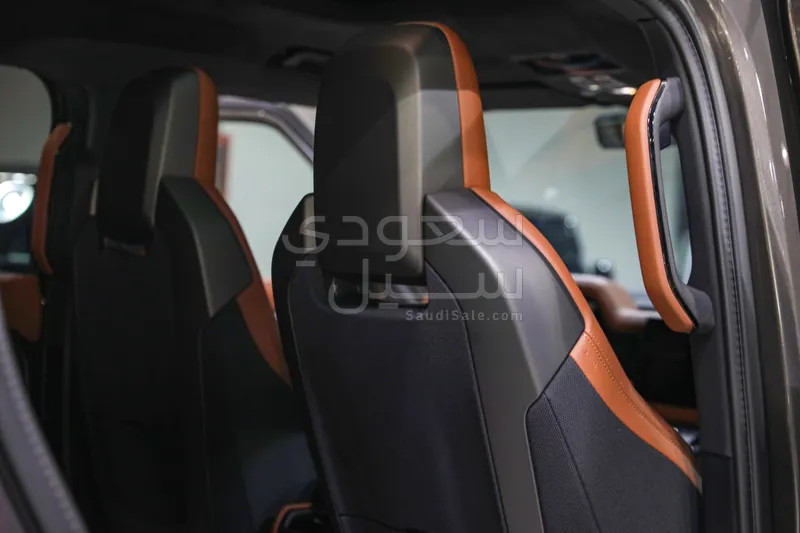 2025 لاند روفر ديفيندر اوكتا