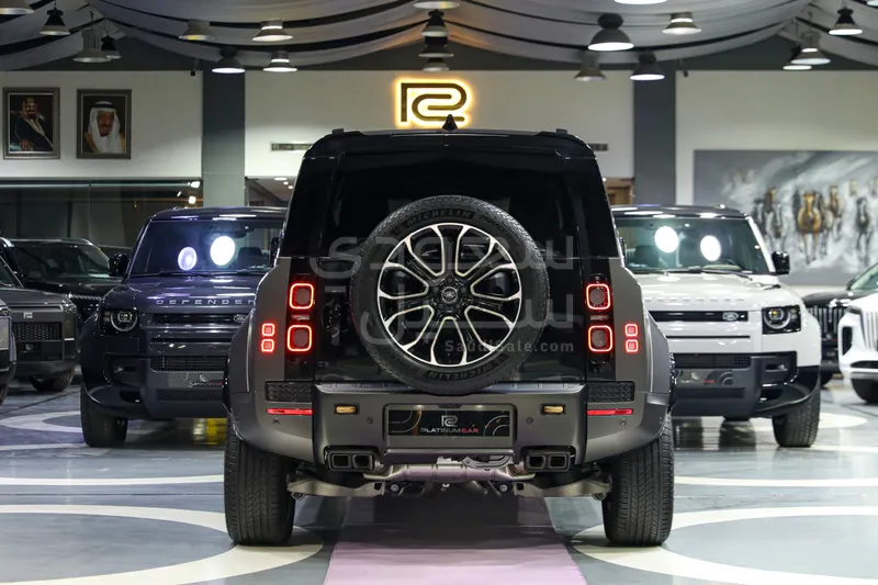 2025 لاند روفر ديفيندر اوكتا