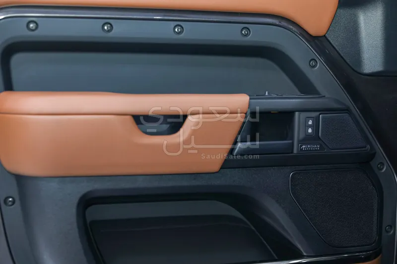 2025 لاند روفر ديفيندر اوكتا