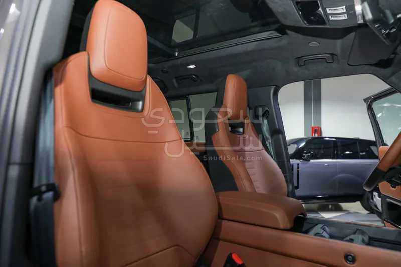 2025 لاند روفر ديفيندر اوكتا