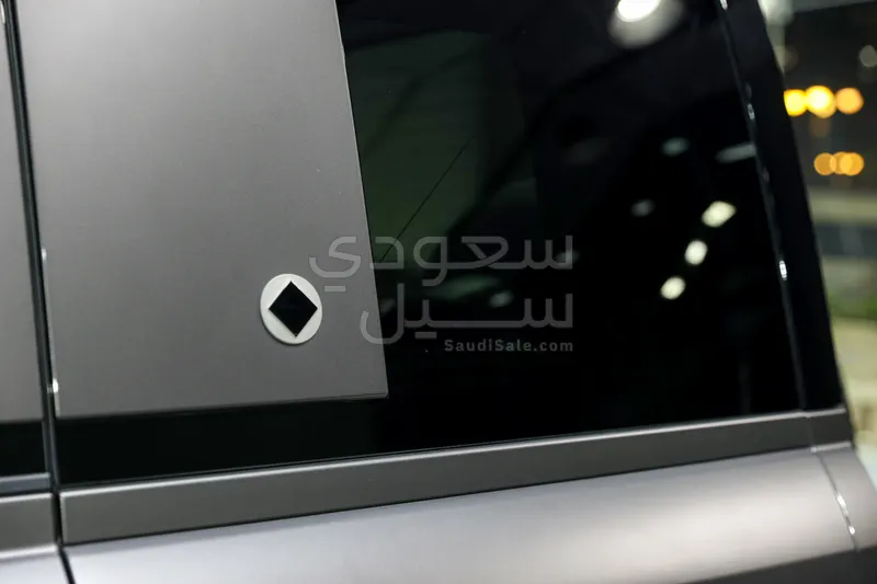 2025 لاند روفر ديفيندر اوكتا