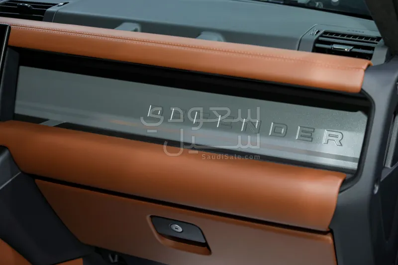 2025 لاند روفر ديفيندر اوكتا