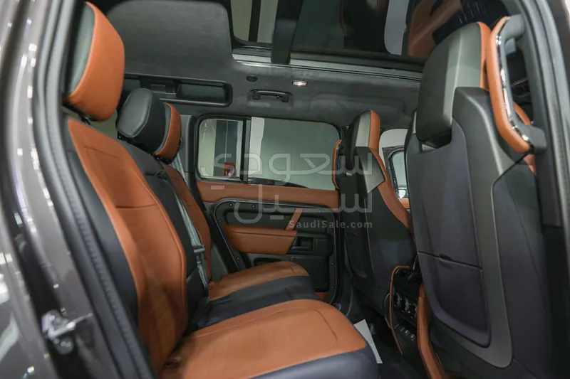 2025 لاند روفر ديفيندر اوكتا