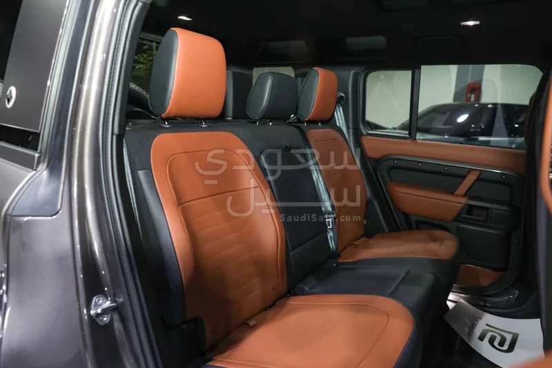 2025 لاند روفر ديفيندر اوكتا