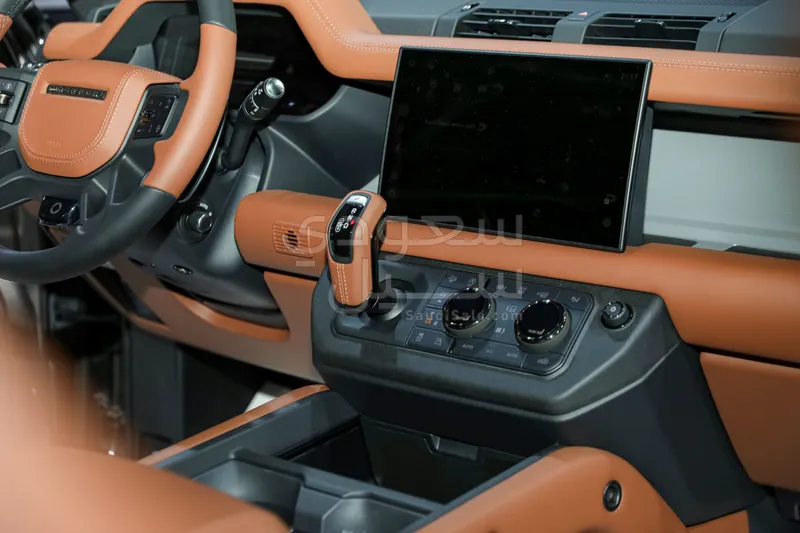 2025 لاند روفر ديفيندر اوكتا