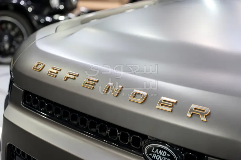 2025 لاند روفر ديفيندر اوكتا