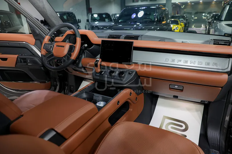2025 لاند روفر ديفيندر اوكتا